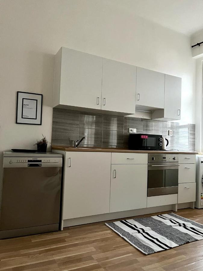 Roomy Apartment Close To Palmovka Praha Bagian luar foto
