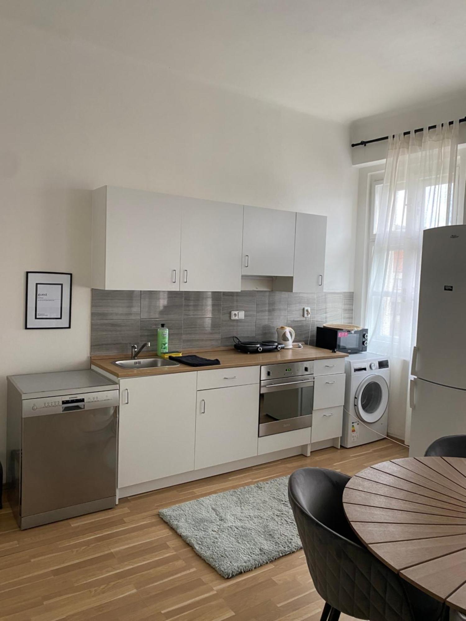 Roomy Apartment Close To Palmovka Praha Bagian luar foto